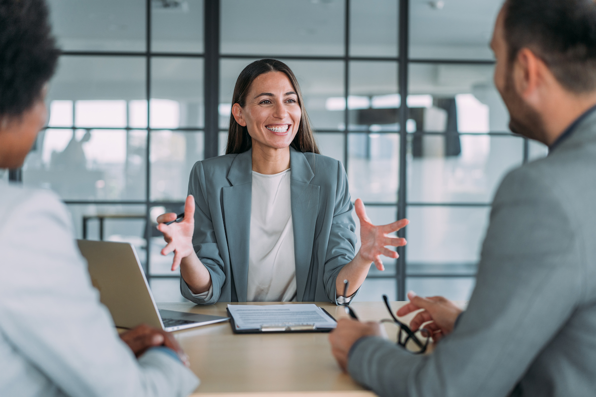 An advisor explaining a benefits strategy to two colleagues